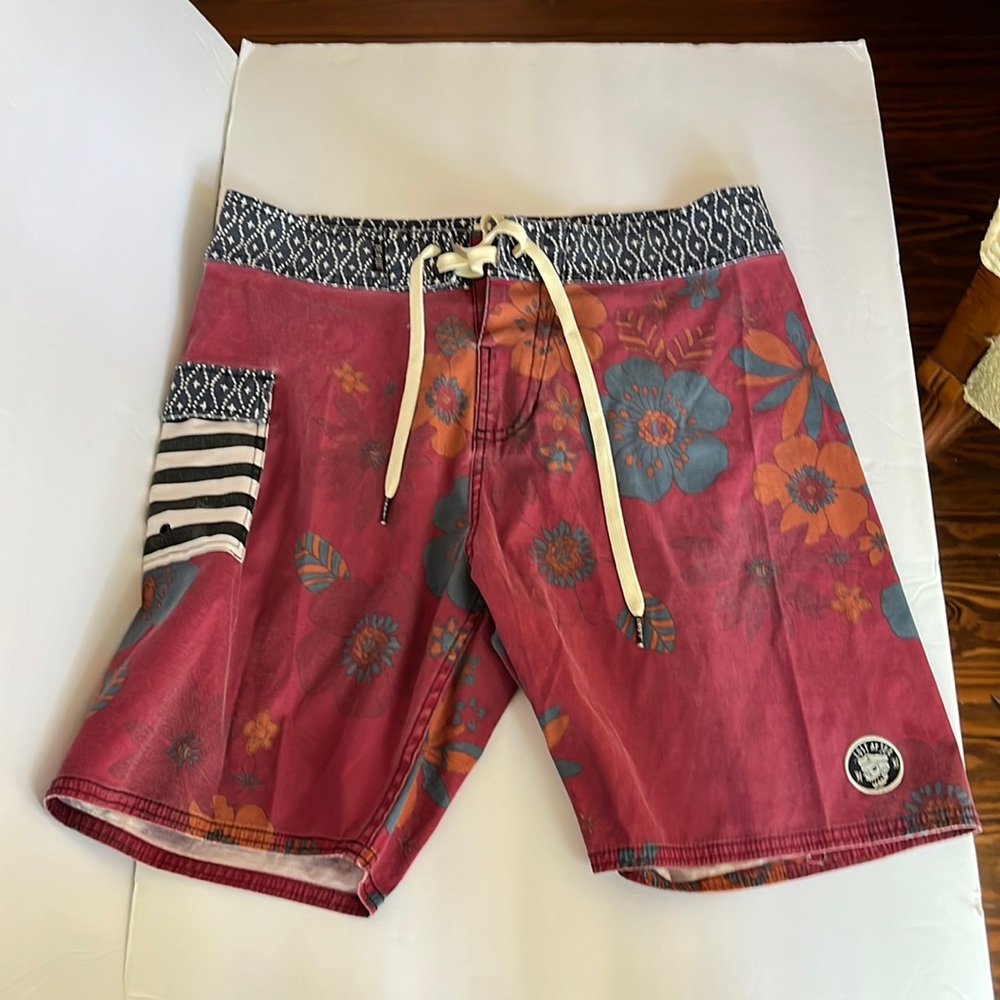 Lost at sea | swim board shorts Floral/Stripe